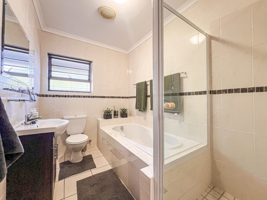 4 Bedroom Property for Sale in Middedorp Western Cape
